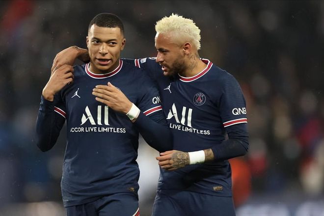 现明显倾斜 现明显倾斜